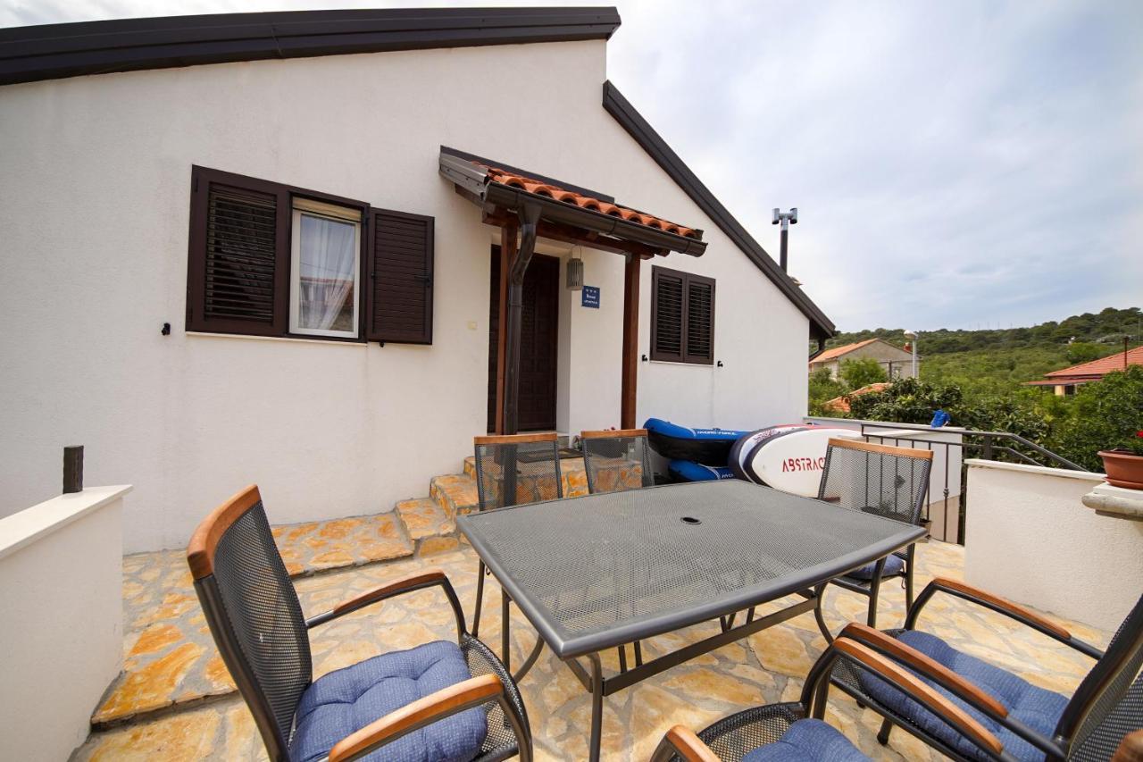 Kaprije Apartmani Tina I Ena Kültér fotó