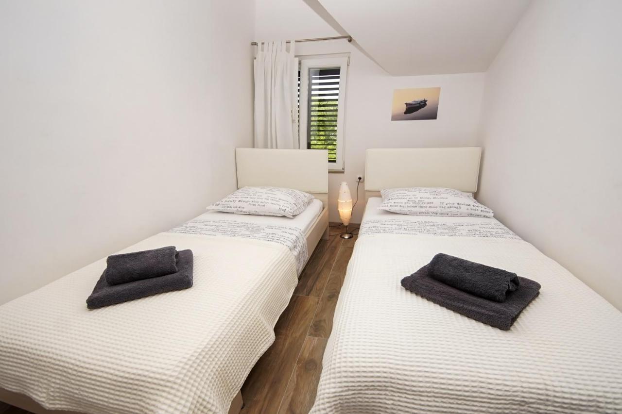 Kaprije Apartmani Tina I Ena Kültér fotó