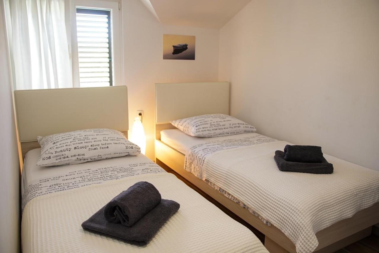 Kaprije Apartmani Tina I Ena Kültér fotó