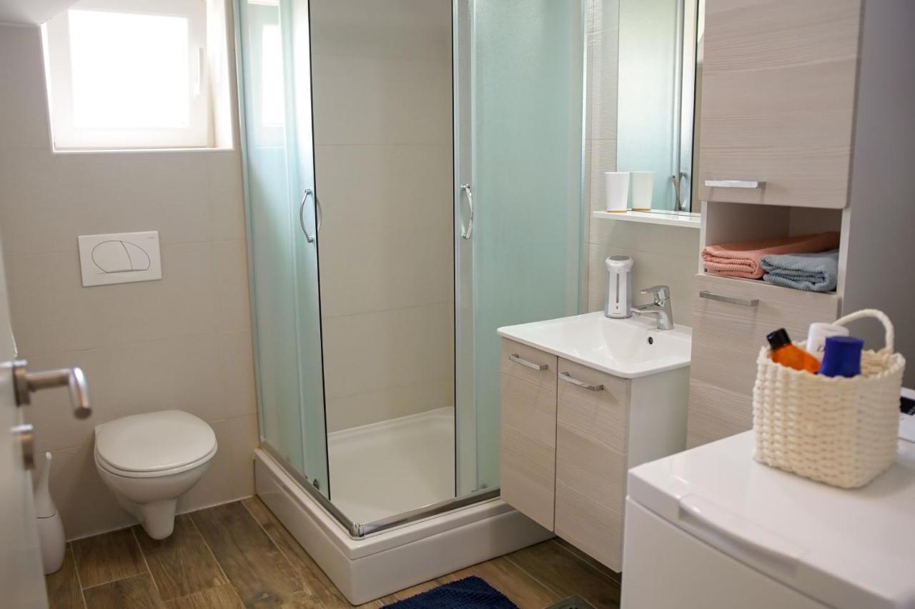 Kaprije Apartmani Tina I Ena Kültér fotó
