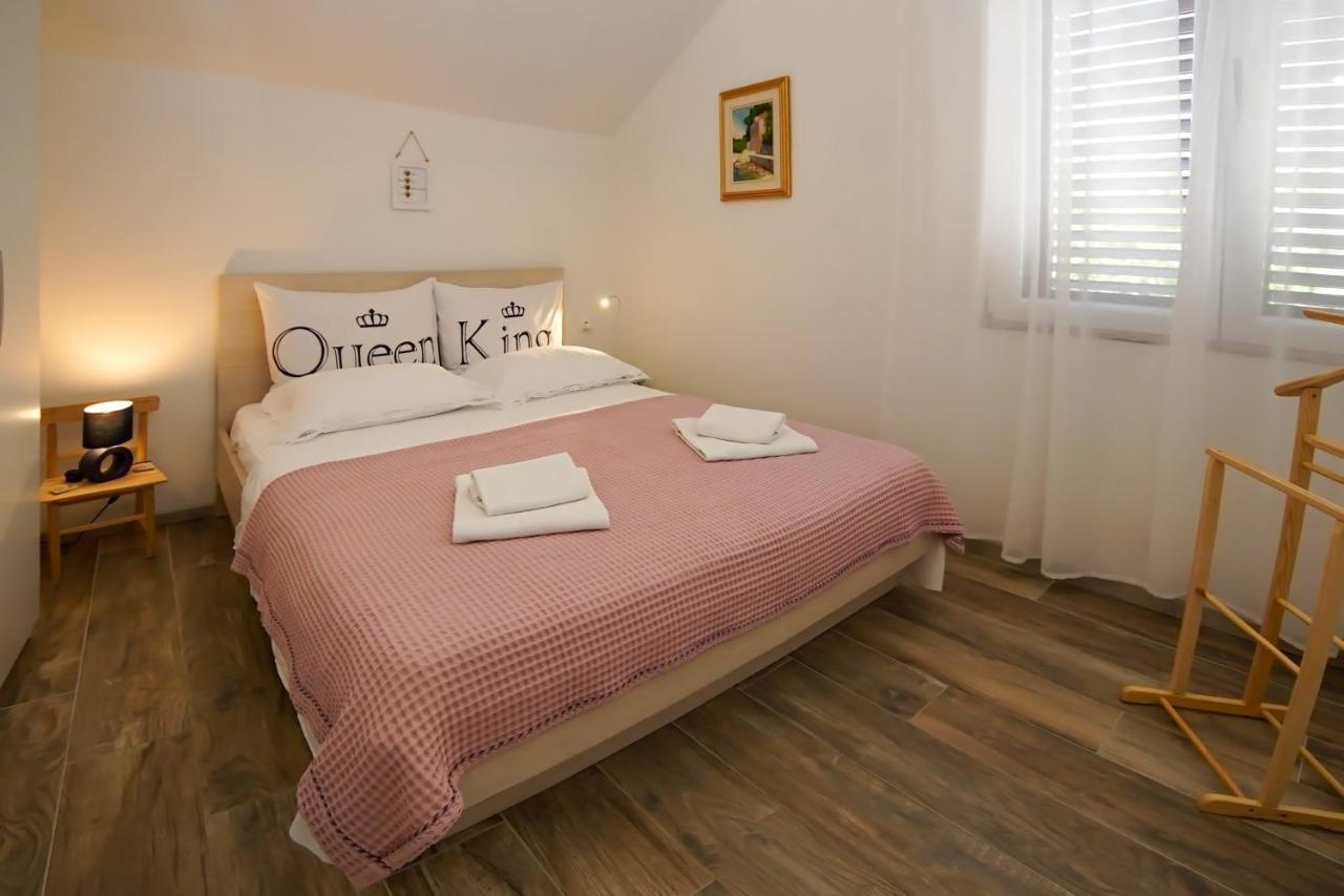 Kaprije Apartmani Tina I Ena Kültér fotó