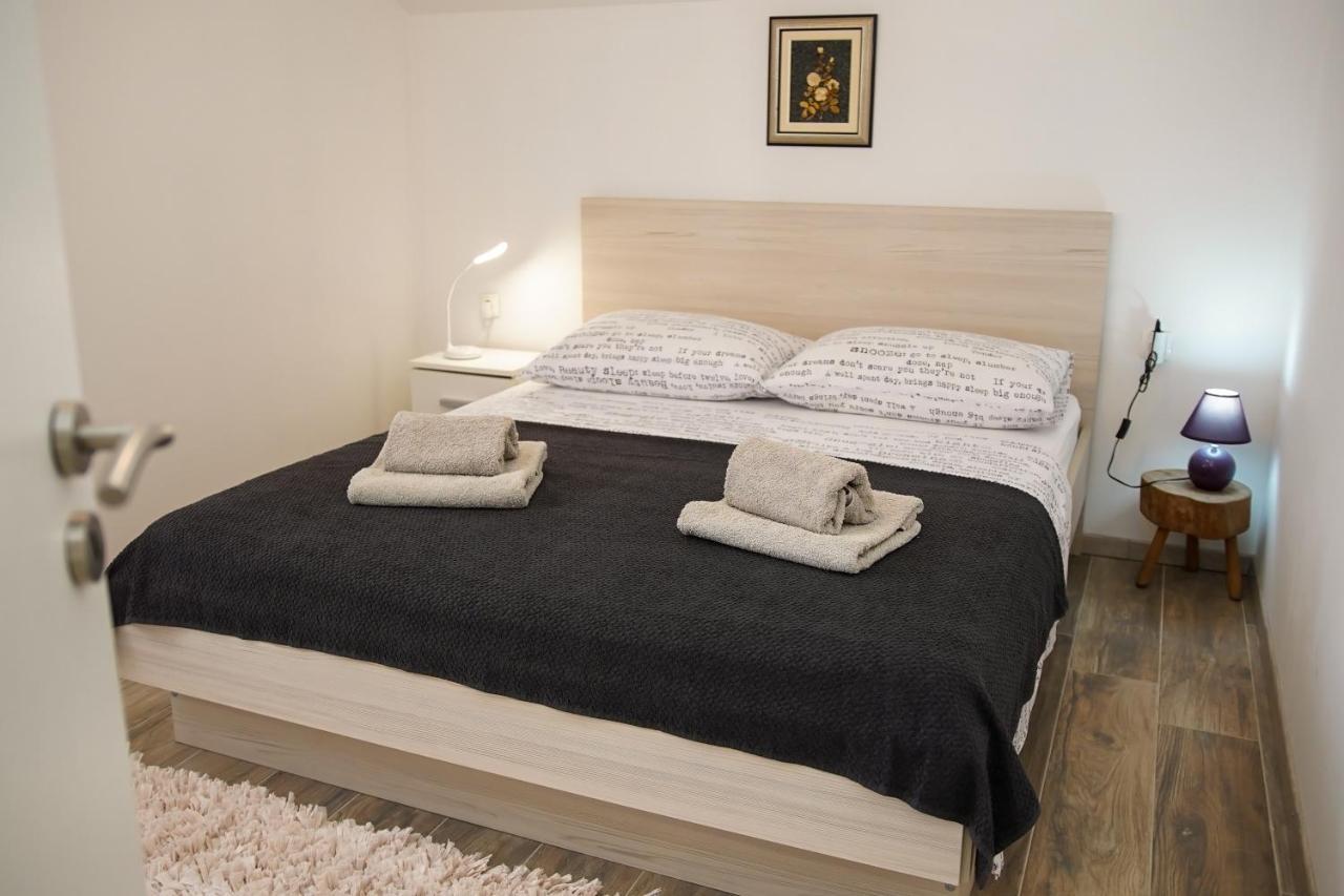 Kaprije Apartmani Tina I Ena Kültér fotó