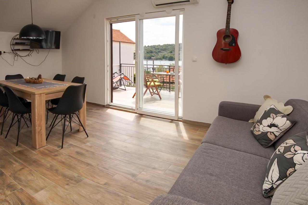 Kaprije Apartmani Tina I Ena Kültér fotó