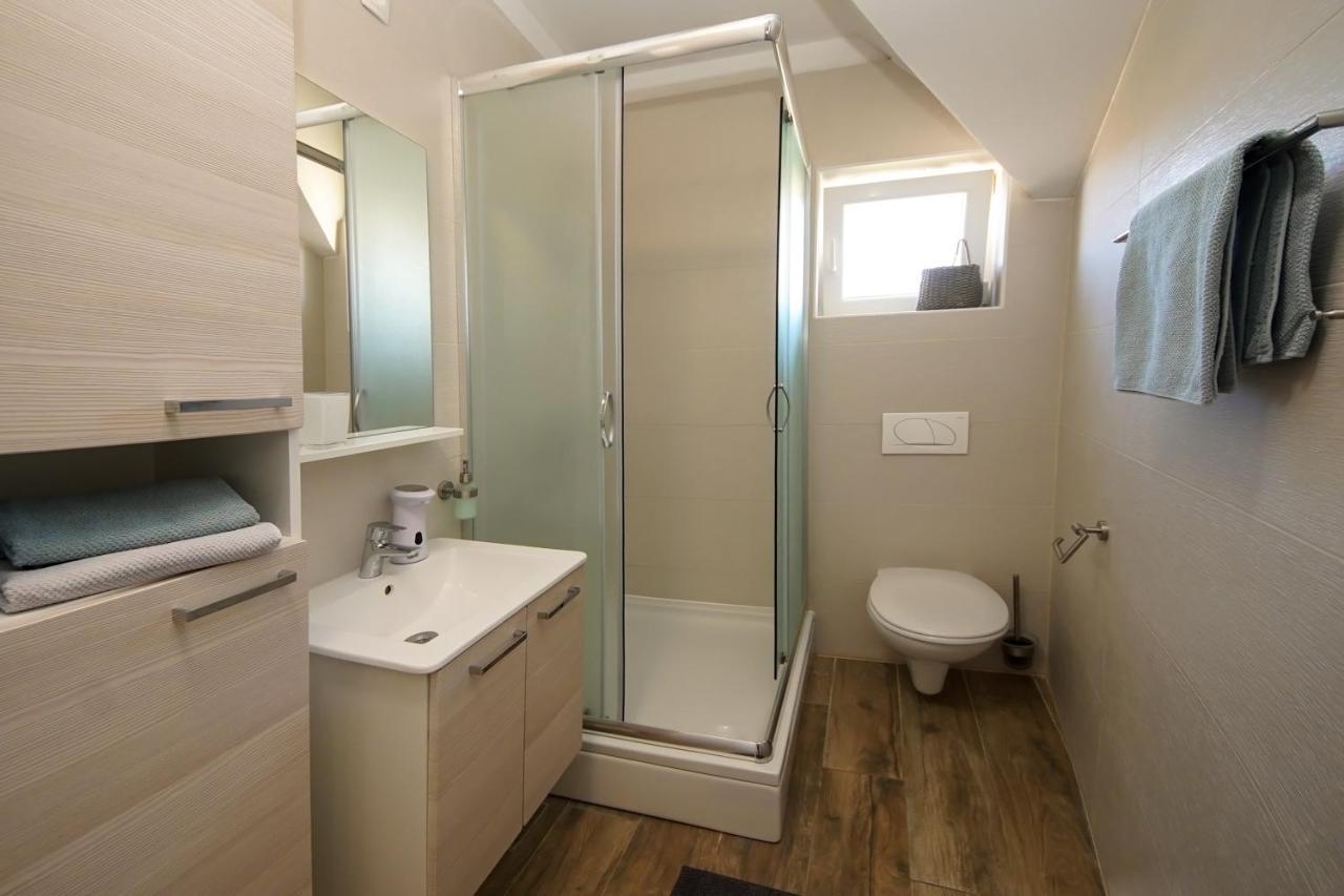 Kaprije Apartmani Tina I Ena Kültér fotó