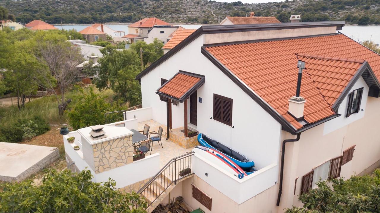 Kaprije Apartmani Tina I Ena Kültér fotó